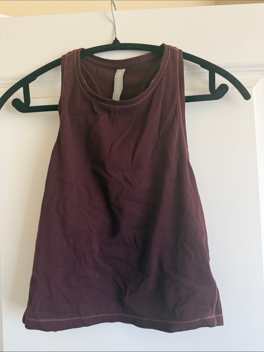 Athlet Cropped Ribbed Tank Top in Deep Burgundy